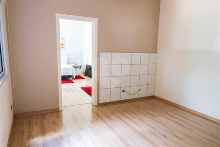 Casa à venda com 5 quartos, sendo 4 suítes, no condomínio Flamboyant, Atibaia - SP