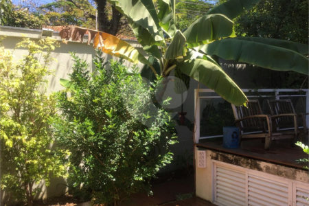 Sobrado à venda com 4 quartos, sendo 1 suíte, em Jardim Novo Mundo, São Paulo, SP
