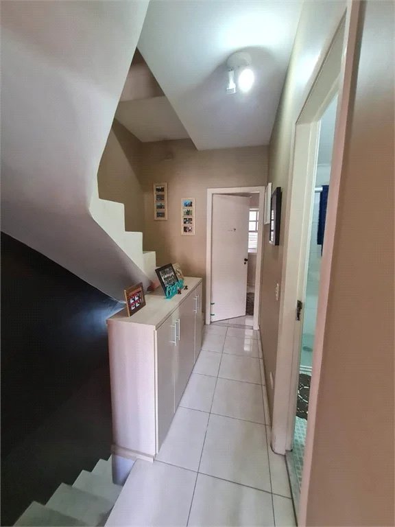 Casa à venda com 3 quartos, sendo 1 suíte,  no condomínio Moradas do Ipê, São Paulo - SP