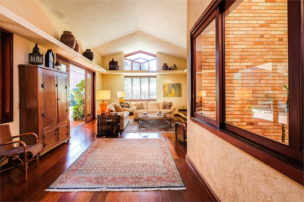 Casa à venda com 4 quartos, sendo 2 suítes, em Jardim Cordeiro, São Paulo, SP