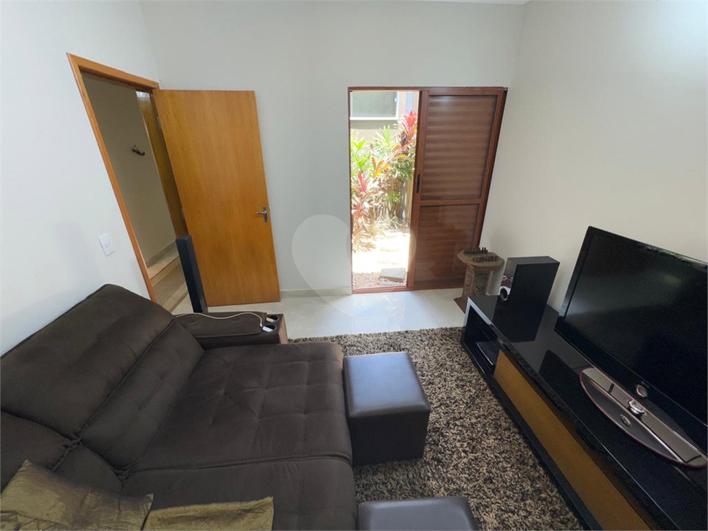 Casa à venda com 3 quartos, sendo 1 suíte, no condomínio Faixa Azul, São Carlos - SP