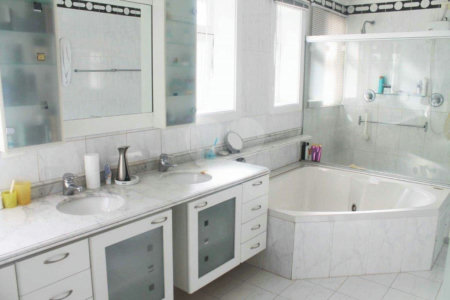 Casa à venda ou para alugar com 5 suítes no condomínio Arataca, São Paulo - SP
