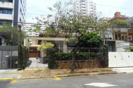 Casa Térrea para alugar com 1 quarto, sendo 3 suítes,  em Indianópolis, São Paulo, SP