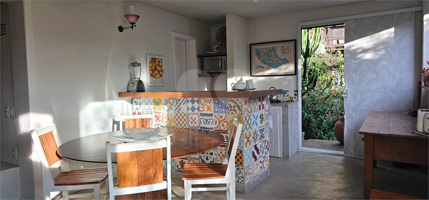 Casa à venda com 4 quartos, sendo 3 suítes, em João Fernandes, Armação dos Búzios, RJ