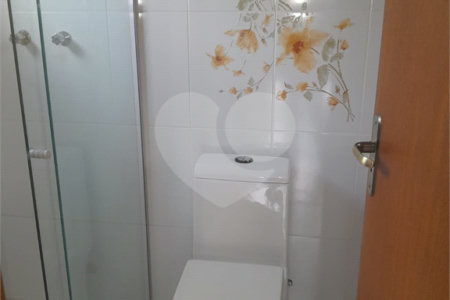 Casa à venda ou para alugar com 4 suítes em Chácaras São Carlos, Cotia, SP