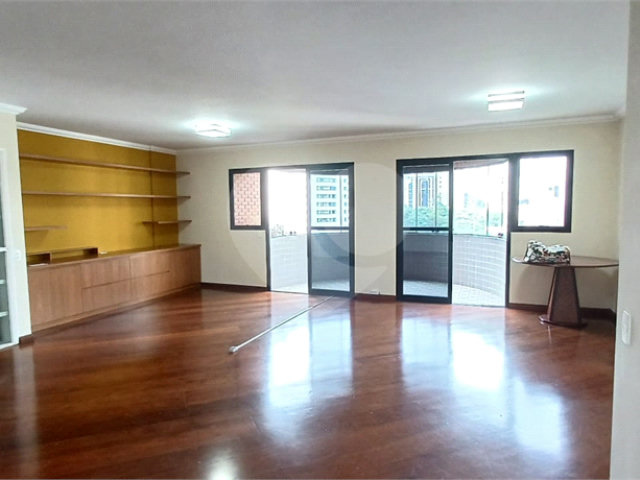 Apartamento à venda com 3 quartos, sendo 1 suíte,  em Morumbi, São Paulo, SP