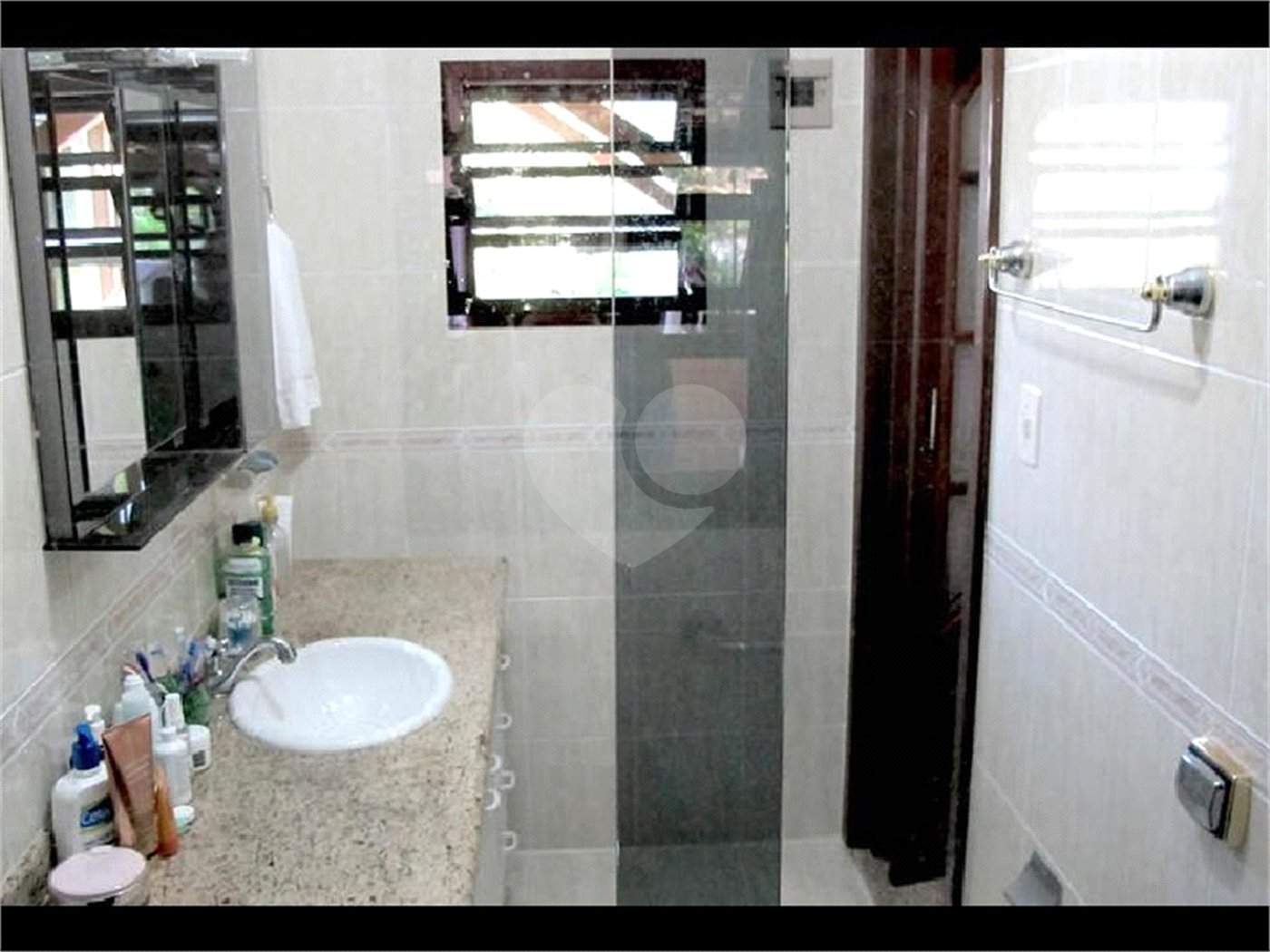 Sobrado à venda com 3 quartos, sendo 1 suíte, em Tremembé, São Paulo, SP