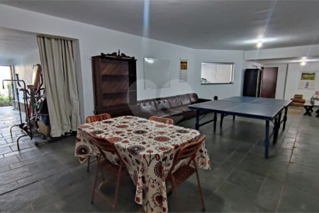 Sobrado à venda com 4 quartos, sendo 2 suítes, em Interlagos, São Paulo, SP
