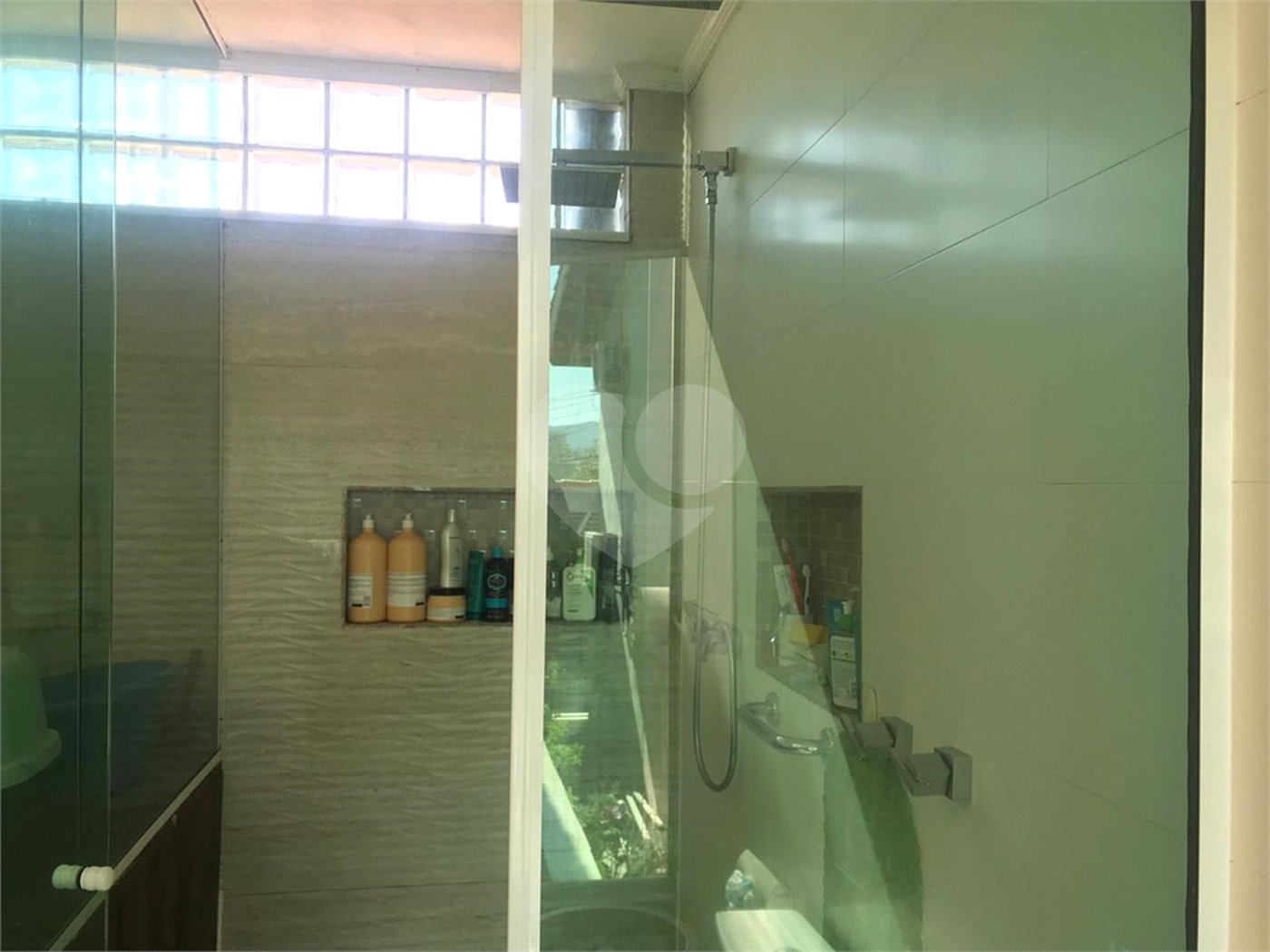Casa à venda com 4 quartos, sendo 2 suítes,  no condomínio Conjunto Residencial Green Village I, Mogi das Cruzes - SP