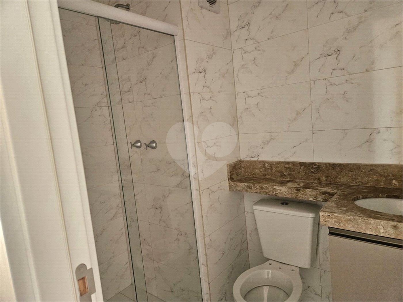 Apartamento à venda com 3 quartos, sendo 1 suíte, no Centro, Poá, SP