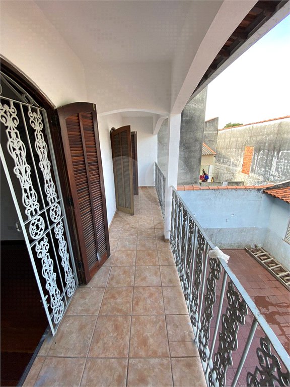 Sobrado à venda com 4 quartos, sendo 1 suíte, em Jardim Medina, Poá, SP