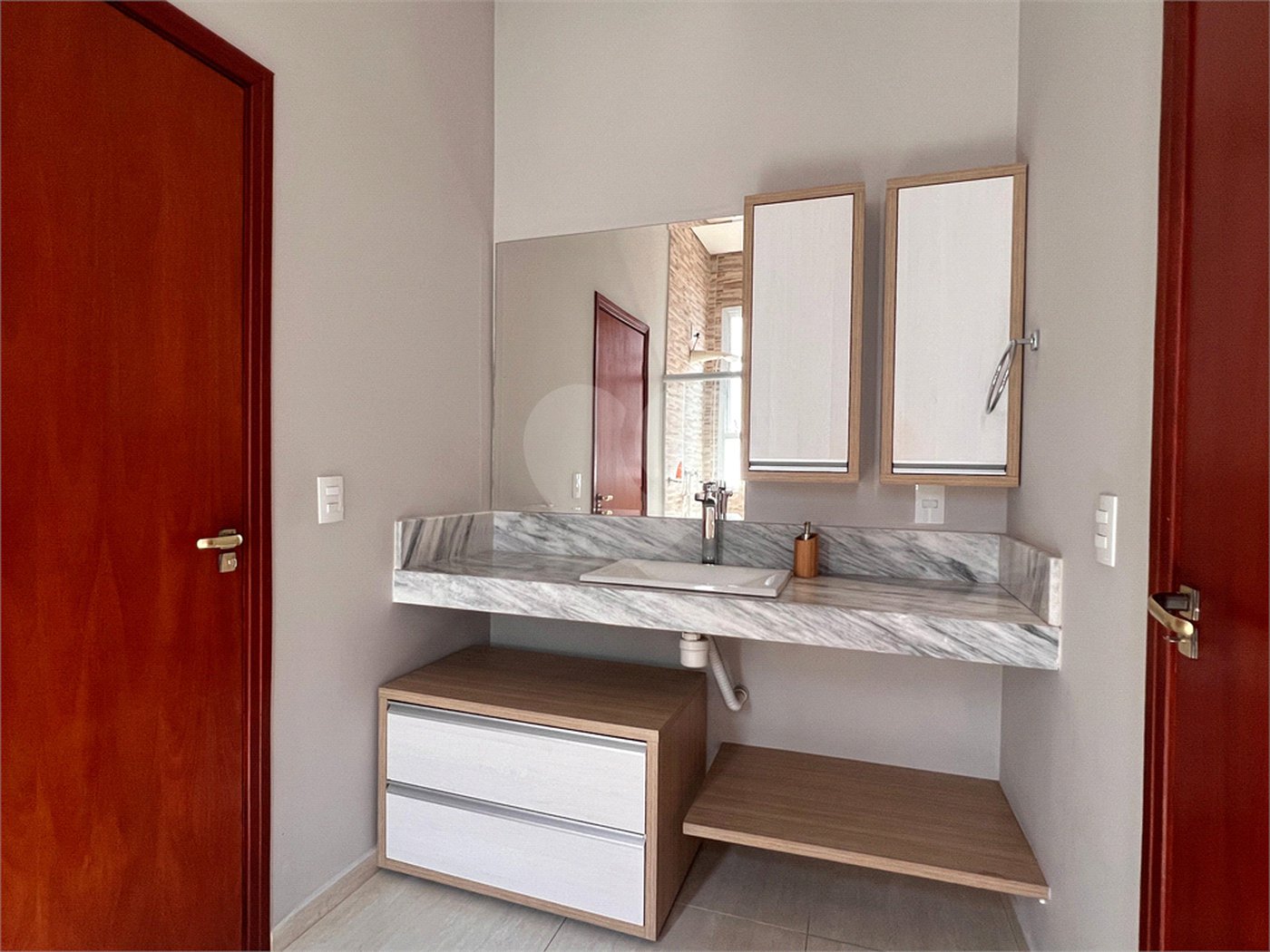 Casa à venda com 3 quartos, sendo 2 suítes, no condomínio Terras de Mont Serrat, Salto - SP