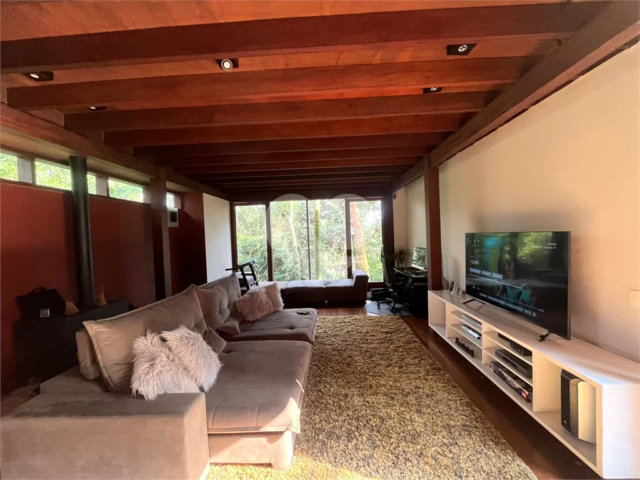 Casa à venda com 3 quartos, sendo 1 suíte,  no condomínio Jardim da Montanha I, Mairiporã - SP