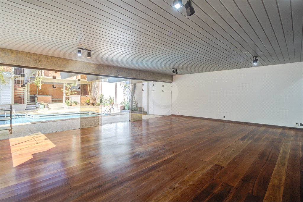 Casa à venda com 5 quartos, sendo 3 suítes, em Alto da Boa Vista, São Paulo, SP
