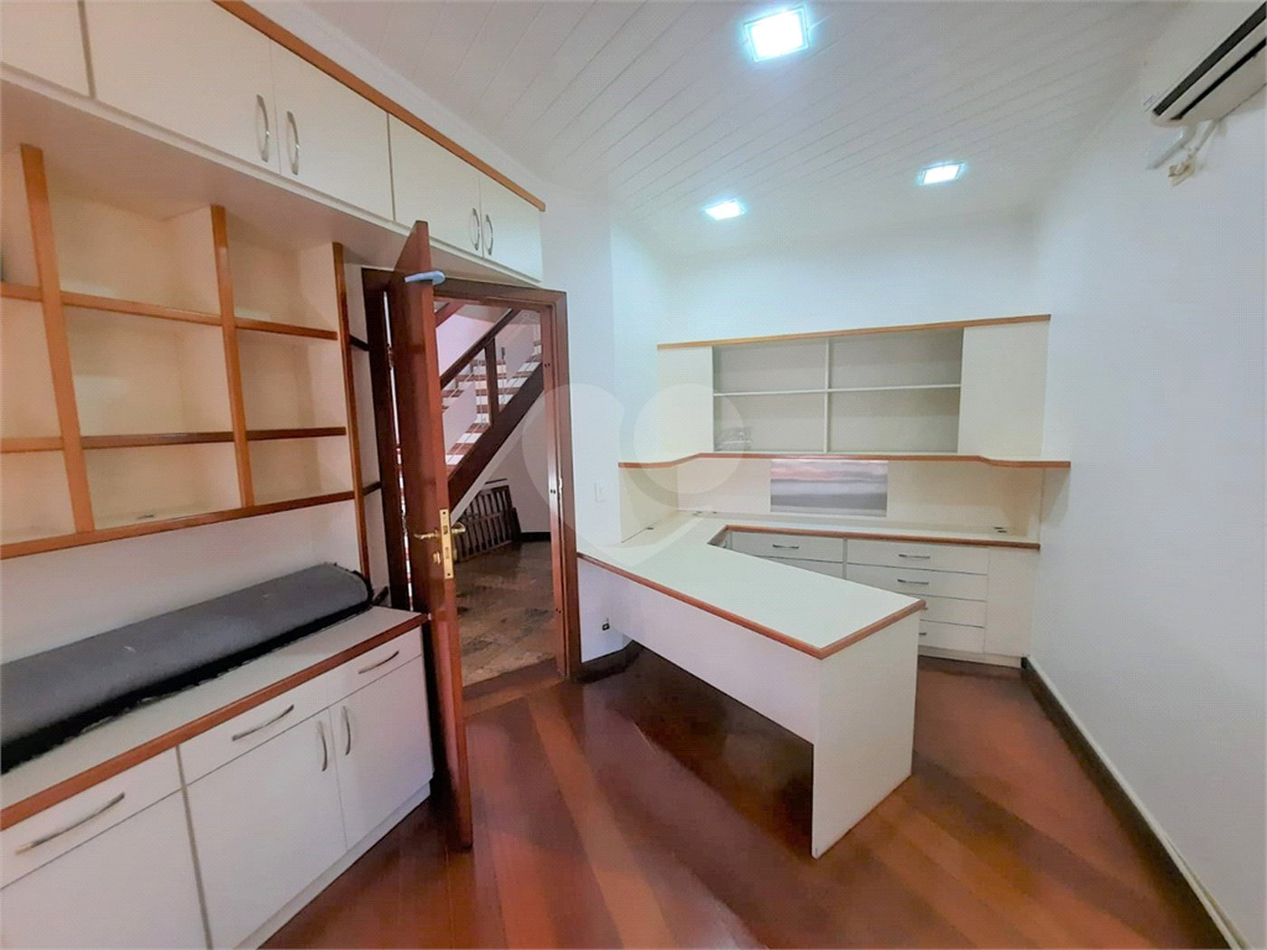 Sobrado à venda com 4 quartos, sendo 2 suítes, em Granja Julieta, São Paulo, SP