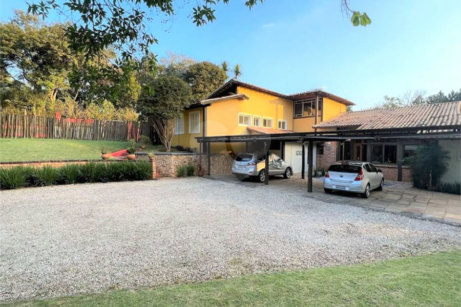 Casa à venda com 4 suítes no condomínio Jardim Mediterrâneo, Cotia - SP