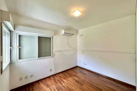 Casa à venda com 4 suítes no condomínio Recanto Impla, Carapicuíba - SP