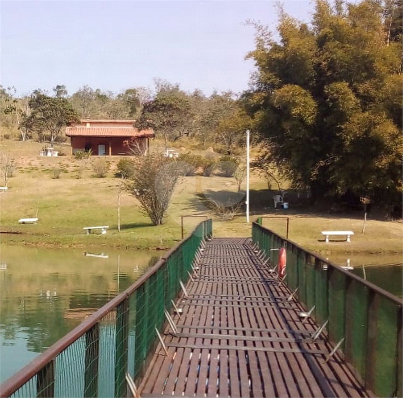 Terreno à venda no condomínio Lago Dourado, Jacareí - SP