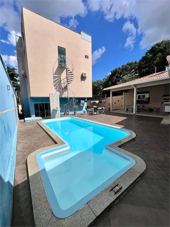 Casa à venda com 6 quartos, sendo 1 suíte,  no Centro, Balsas, MA