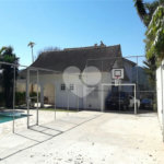 Casa à venda com 3 quartos, sendo 2 suítes, no condomínio Alpes da Cantareira, Mairiporã - SP