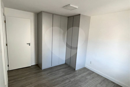 Sobrado à venda com 3 quartos em Parada Inglesa, São Paulo, SP