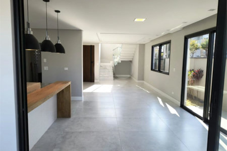 Casa à venda com 3 quartos, sendo 1 suíte, no condomínio Bella Città - Fazenda Rodeio, Mogi das Cruzes - SP