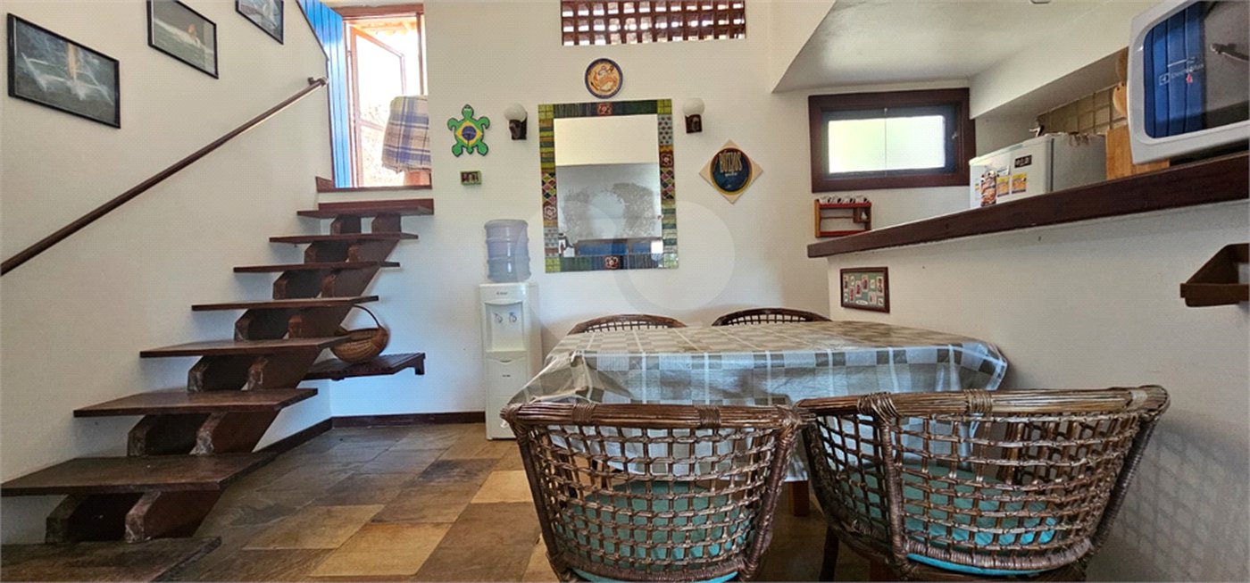 Casa em condomínio à venda ou para alugar com 3 quartos, sendo 2 suítes,  em Praia Rasa, Armação dos Búzios, RJ