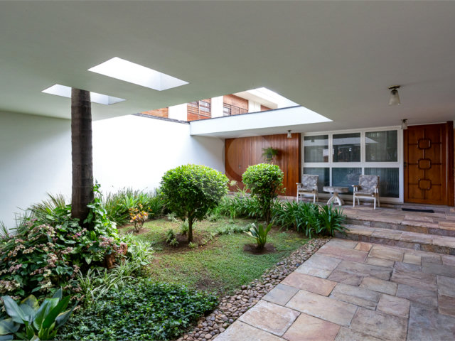 Sobrado à venda com 4 quartos, sendo 2 suítes,  em Brooklin Velho, São Paulo, SP