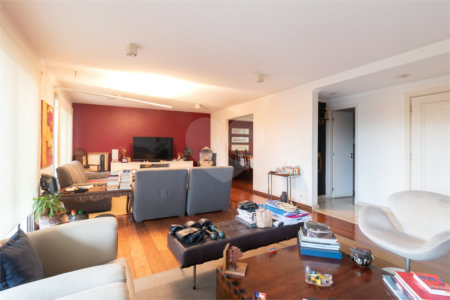 Apartamento à venda com 4 quartos, sendo 2 suítes,  em Alto de Pinheiros, São Paulo, SP