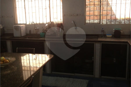 Casa à venda com 4 quartos, sendo 1 suíte, em Vila Pirajussara, São Paulo, SP