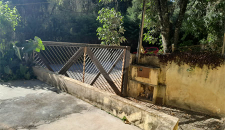 Casa à venda com 3 quartos, sendo 1 suíte,  no condomínio Sausalito, Mairiporã - SP