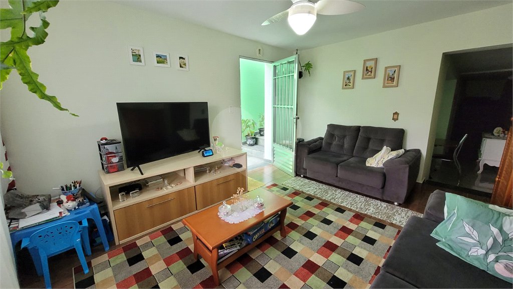 Casa à venda com 4 quartos, sendo 1 suíte, em Parque Maria Domitila, São Paulo, SP