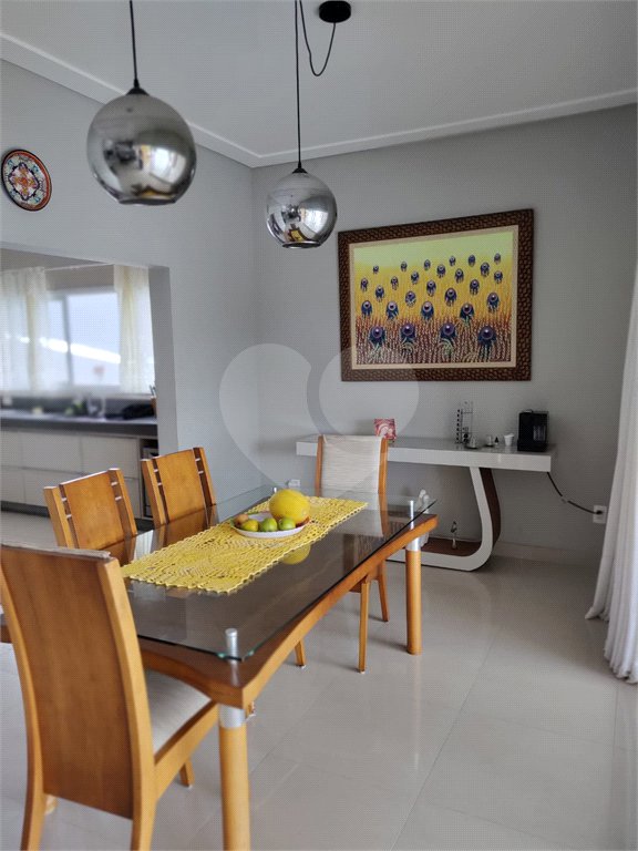 Casa à venda com 4 quartos, sendo 2 suítes, no condomínio Residencial Villaggio Paradiso, Itatiba - SP
