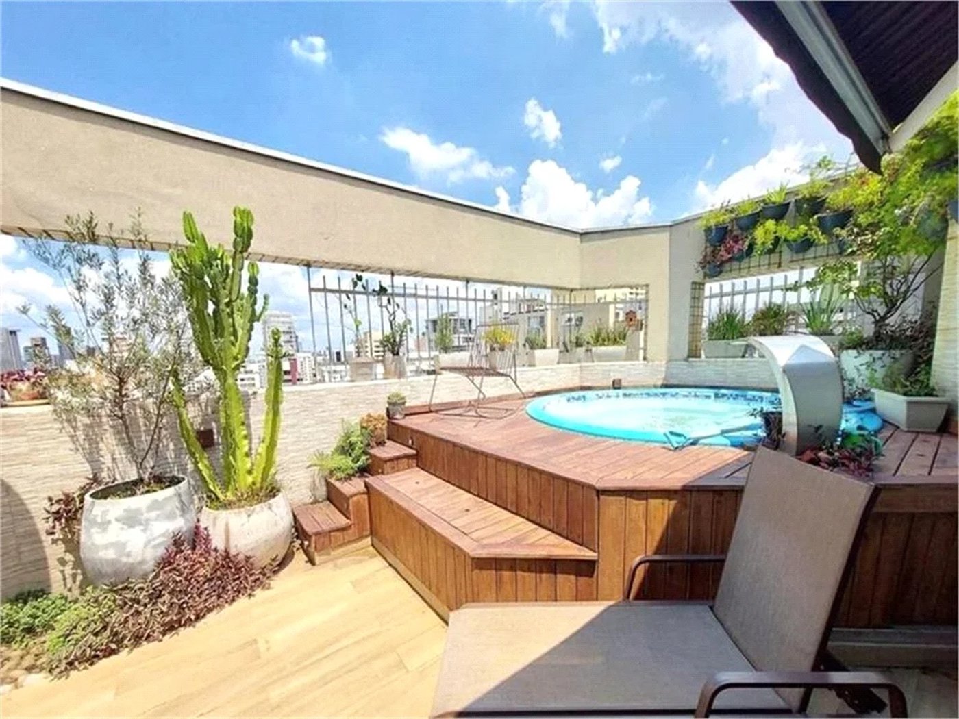 Apartamento à venda ou para alugar com 4 quartos, sendo 1 suíte, em Pinheiros, São Paulo, SP