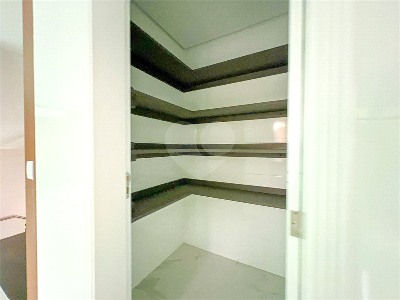 Casa à venda com 4 suítes no condomínio Res São Pedro da Aldeia, São Paulo - SP