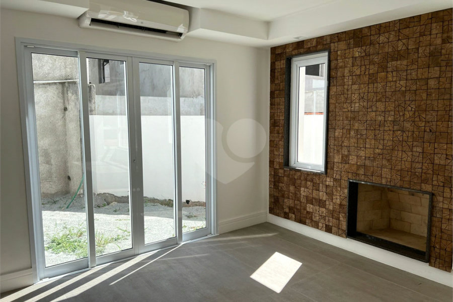 Casa à venda com 4 quartos, sendo 2 suítes, no condomínio Residencial Floresta, São Paulo - SP