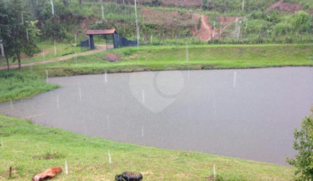 Casa à venda com 6 quartos, sendo 2 suítes, em Roseira, Mairiporã, SP