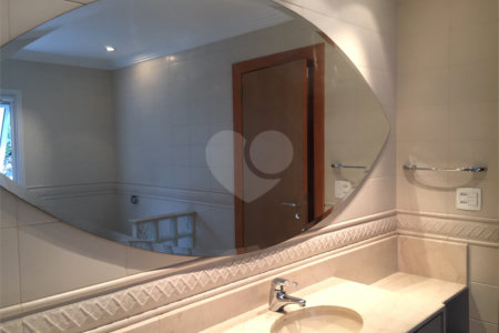 Casa à venda com 4 quartos, sendo 2 suítes, no condomínio Residencial Morumbi, São Paulo - SP