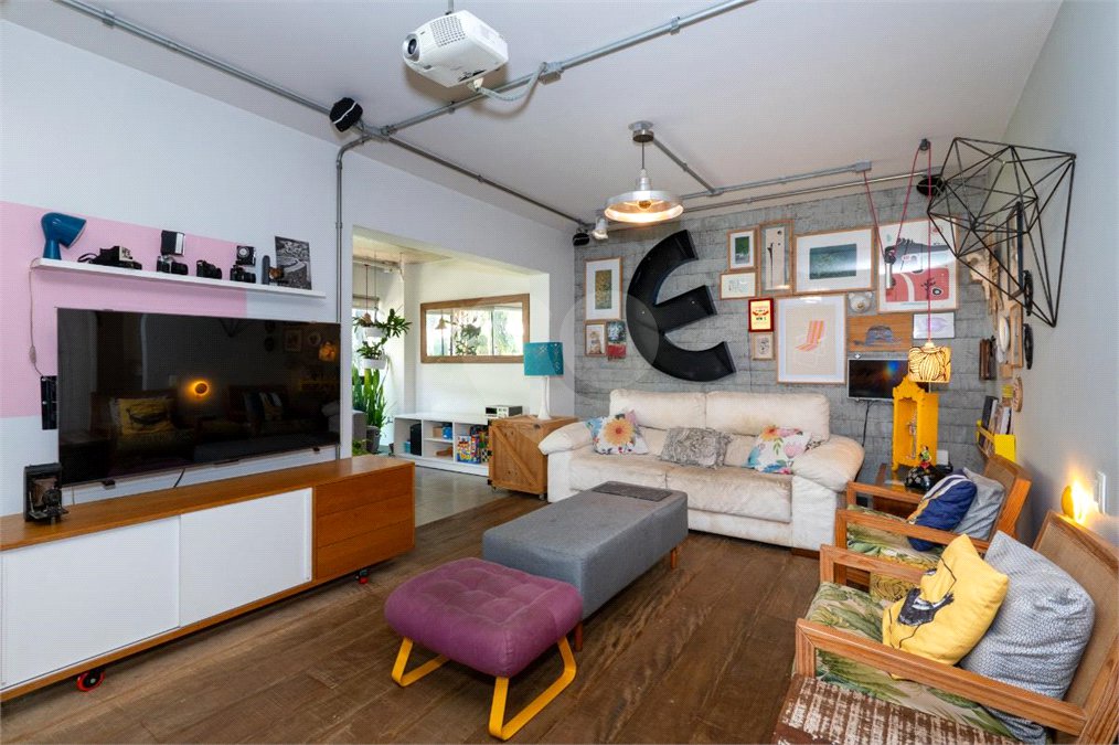 Apartamento à venda com 3 quartos, sendo 1 suíte, em Jardim Morumbi, São Paulo, SP