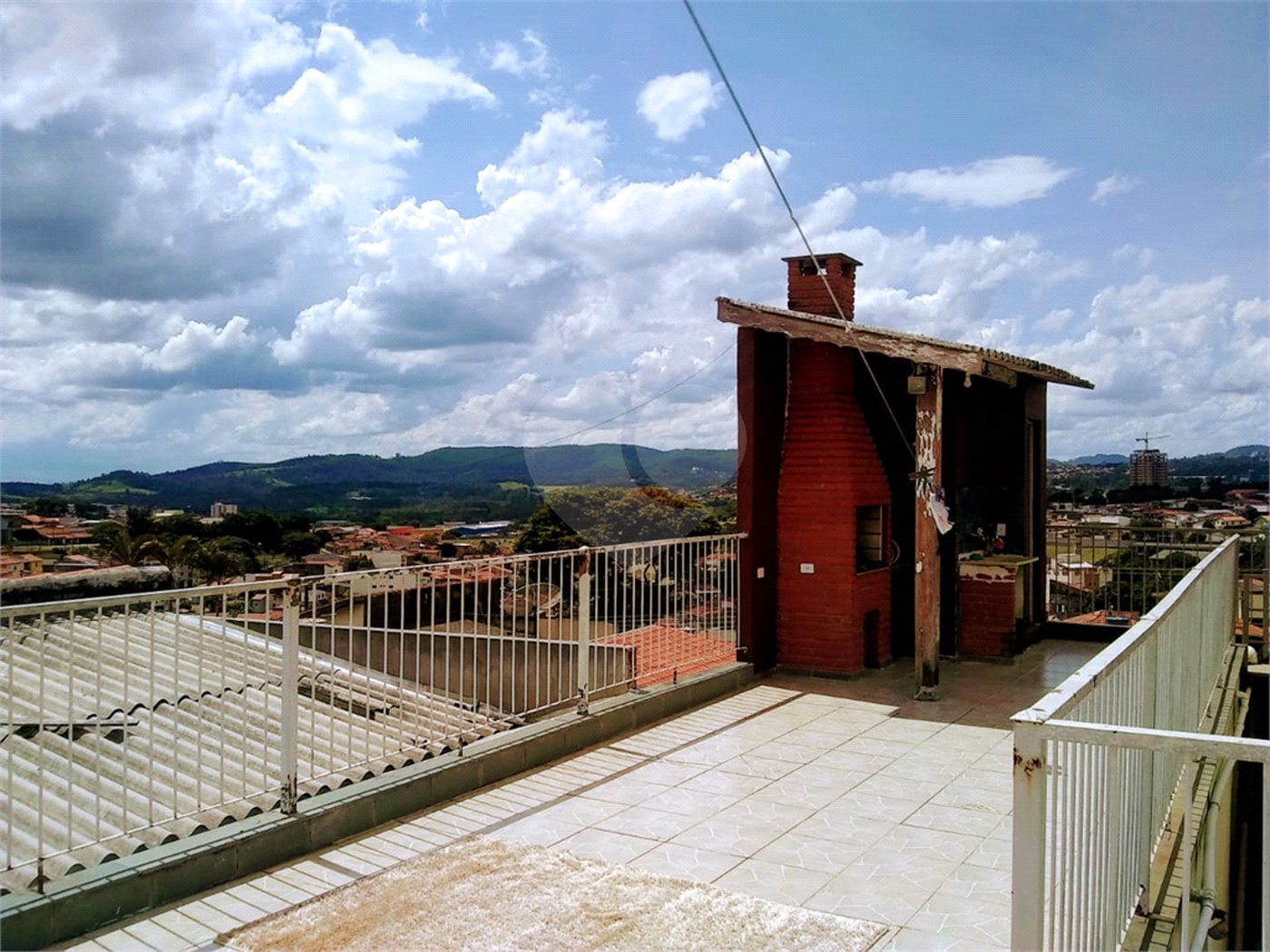 Sobrado à venda com 4 quartos, sendo 1 suíte,  em Jardim Alvinópolis, Atibaia, SP