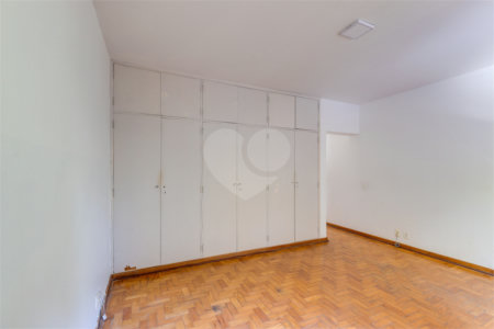 Sobrado à venda com 3 quartos, sendo 1 suíte, em Alto da Boa Vista, São Paulo, SP