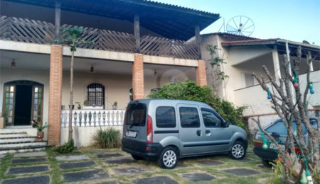 Casa à venda com 5 quartos, sendo 2 suítes,  no condomínio Terras de Santa Rosa, Salto - SP