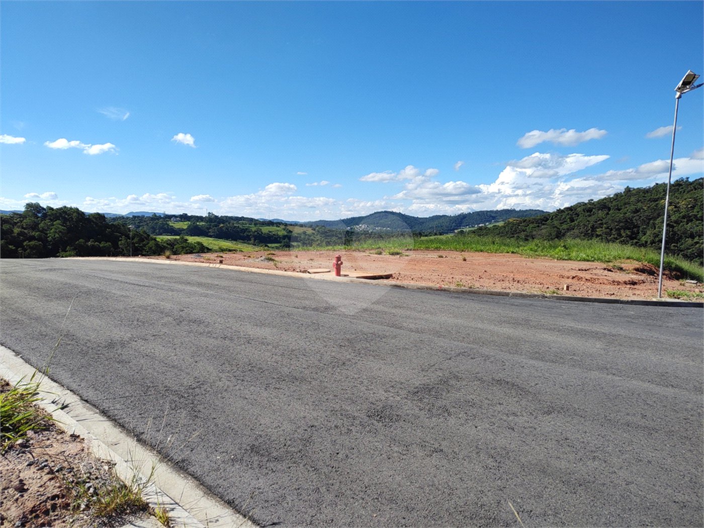 Terreno à venda no condomínio Portal Lamis, Bom Jesus dos Perdões - SP