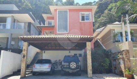Casa à venda com 3 quartos, sendo 2 suítes, no condomínio Cond Jardim Itatinga, São Paulo - SP