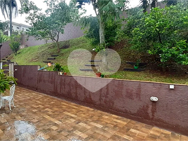 Casa à venda com 3 quartos, sendo 1 suíte,  no condomínio Suíça da Cantareira, Mairiporã - SP
