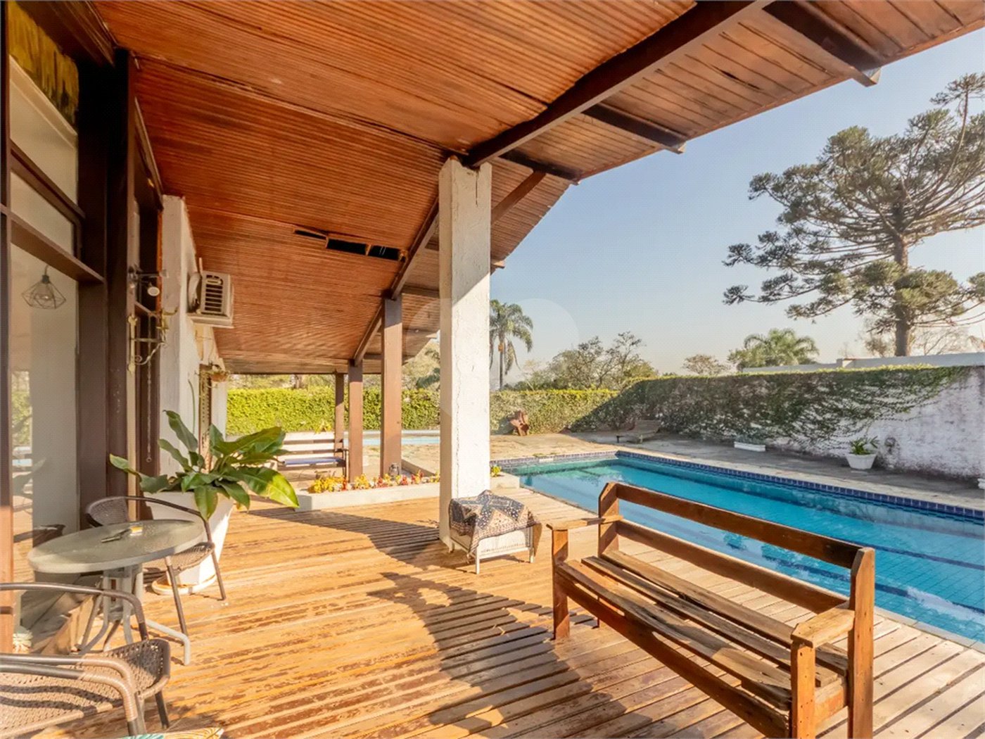 Casa à venda ou para alugar com 5 quartos, sendo 3 suítes, em Chácara Pavoeiro, Cotia, SP