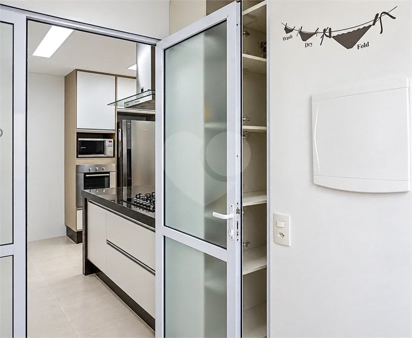 Apartamento mobiliado de 106 m² no Centro de São Bernardo, com 3 dormitórios, suíte, 3 vagas, vista livre e condomínio com lazer completo.