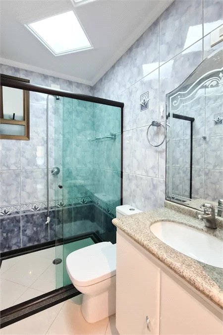 Cobertura sofisticada no Jardim do Mar, em São Bernardo do Campo, com 4 dormitórios, closet, hidromassagem, varanda, 5 vagas de garagem e lazer completo. Ideal para quem busca conforto e exclusividade.