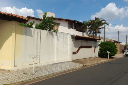 Sobrado à Venda no Parque Fehr – 3 Dormitórios e Área Gourmet em Rua Tranquila