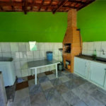 Casa térrea com 3 dormitórios.